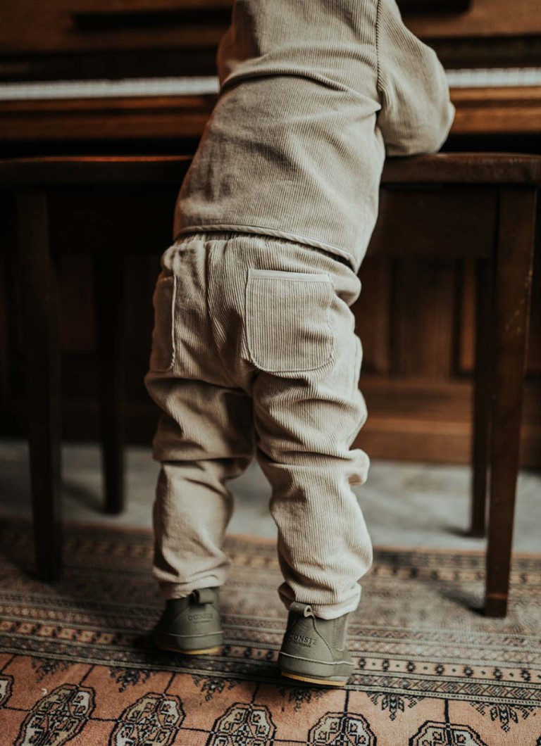 Pantaloni dritti Levyn di Donsje Amsterdam in cotone biologico