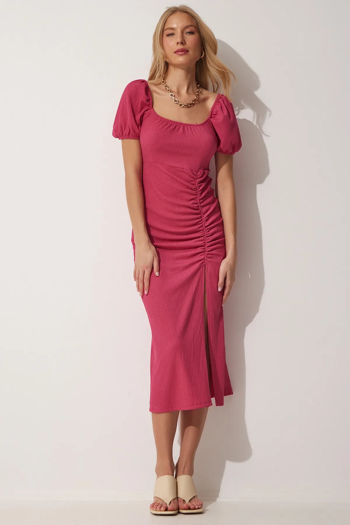 Happiness İstanbul  Dunkelrosa gerafftes Saran-Sommerstrickkleid für Damen DD01202