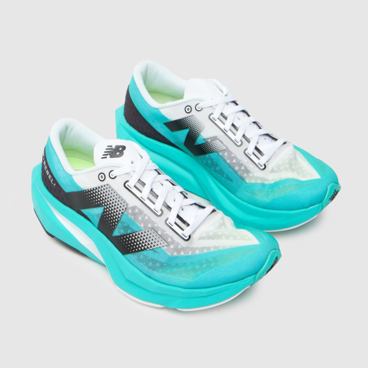 New Balance Fuelcell Rebel V4 cipők kék multiszínűek