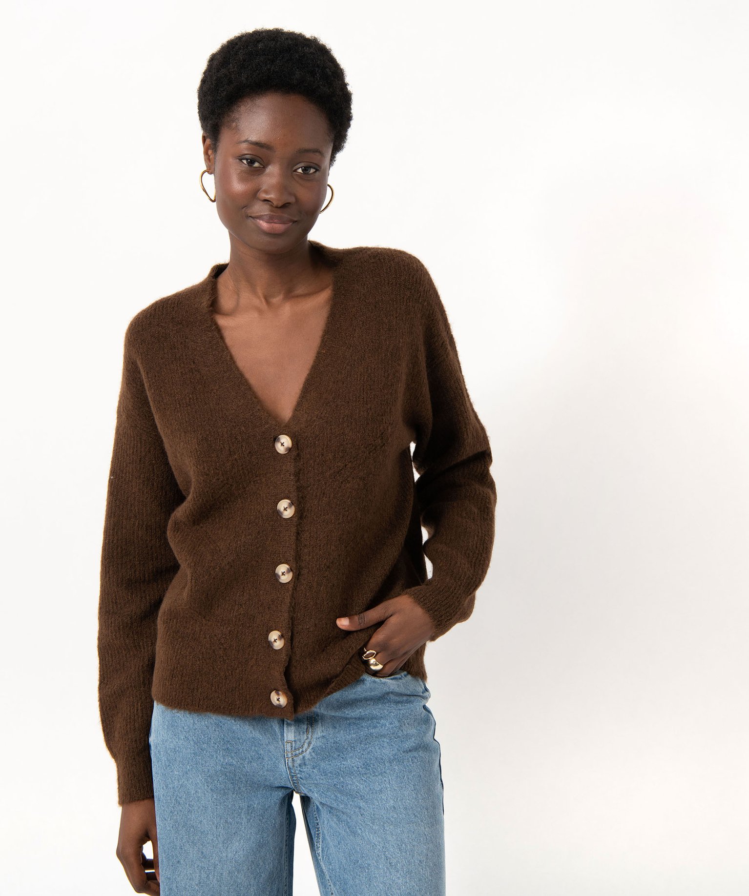 Gilet à col V en maille douillette avec gros boutons femme marron | GEMO