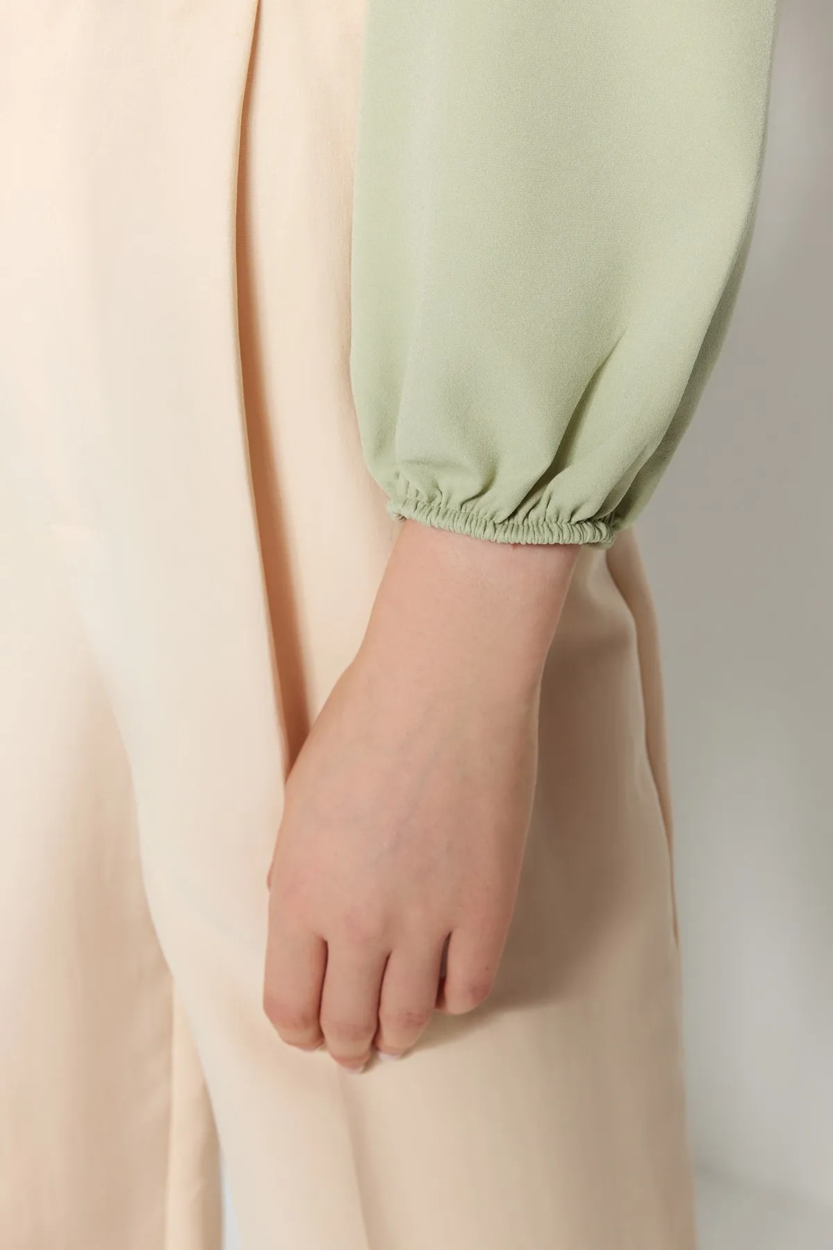 Trendyol Collection  Khakifarbene Crop-Webbluse TWOSS21BZ0236