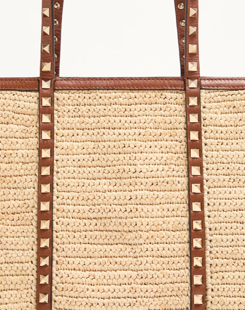 Bolsa de compras Valentino Garavani Rockstud em ráfia