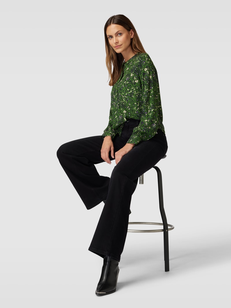 Bluse aus Viskose mit floralem Muster und verdeckter Knopfleiste in grasgrün
