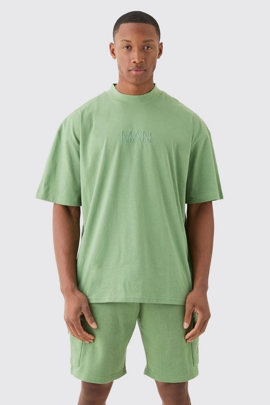 Oversize Man T-Shirt & Cargo-Shorts