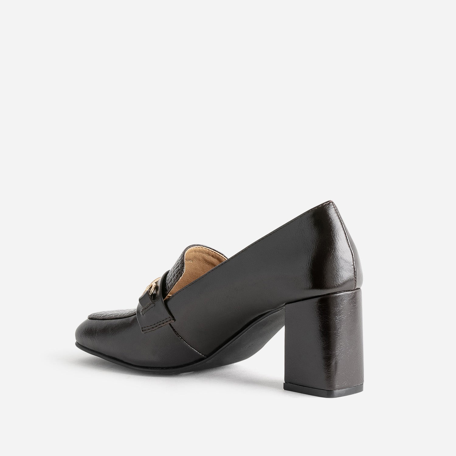 Mocassin à talon marron verni