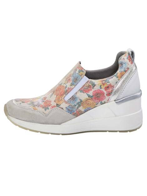 Slipper mit besonders hohem Keilabsatz