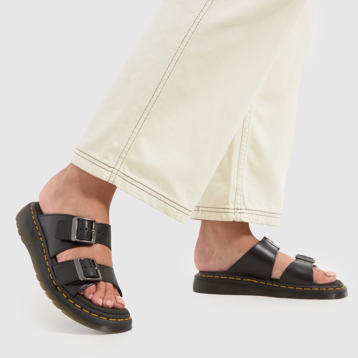 Dr Martens – Josef – Svarta sandaler