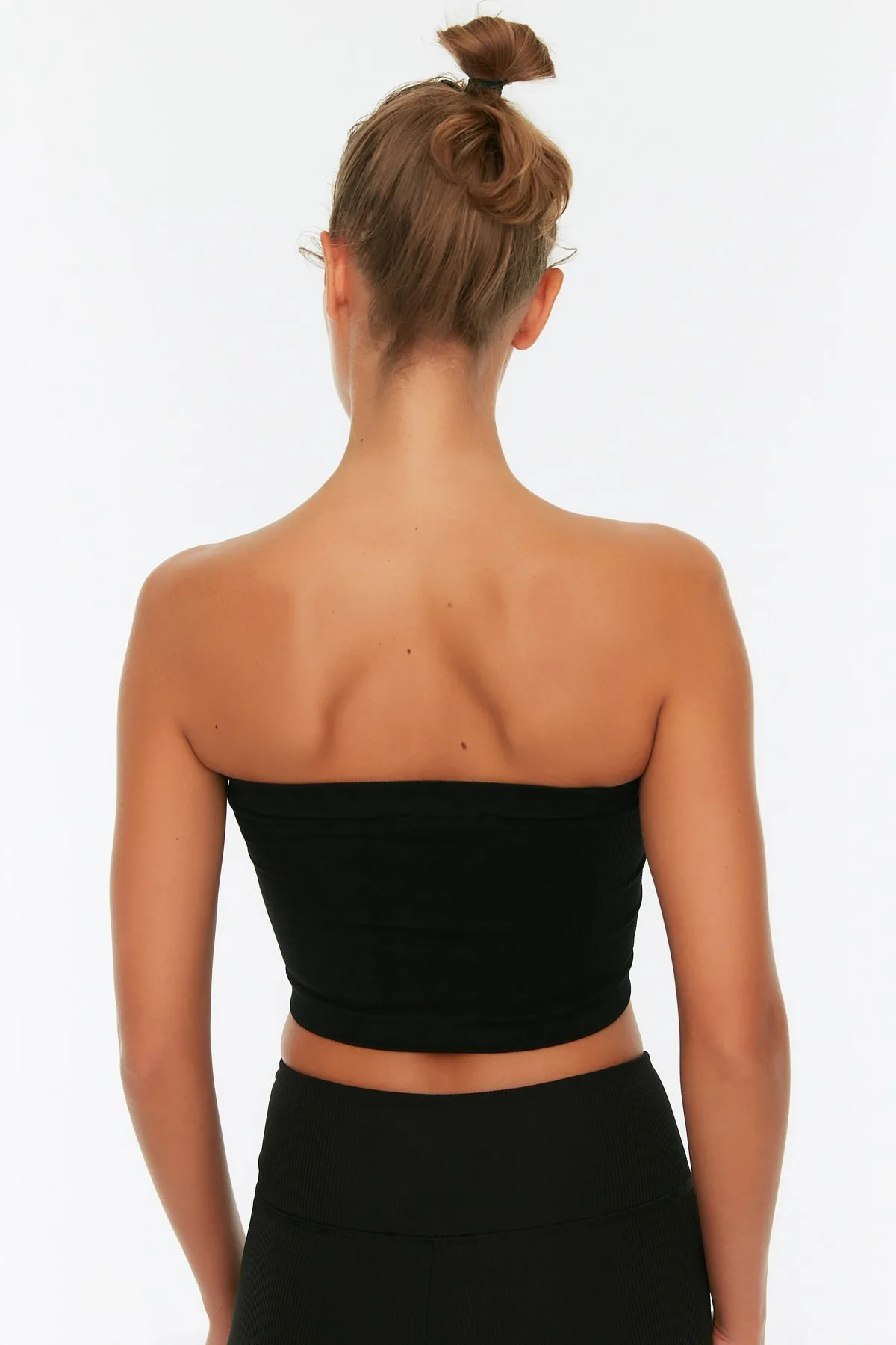 Trendyol Collection  Schwarz-weißer 2er-Pack nahtloser/nahtloser, gerippter, trägerloser gestrickter Sport-BH TWOSS21SS0061