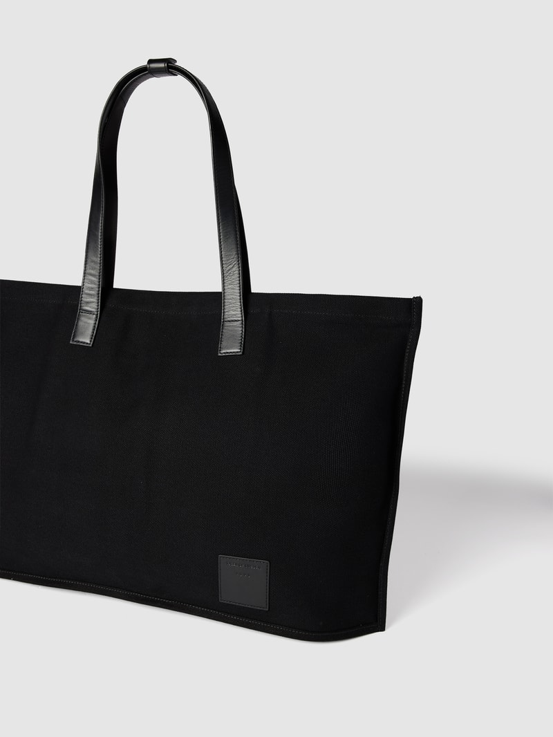 Shopper aus Baumwolle mit Label-Patch in schwarz
