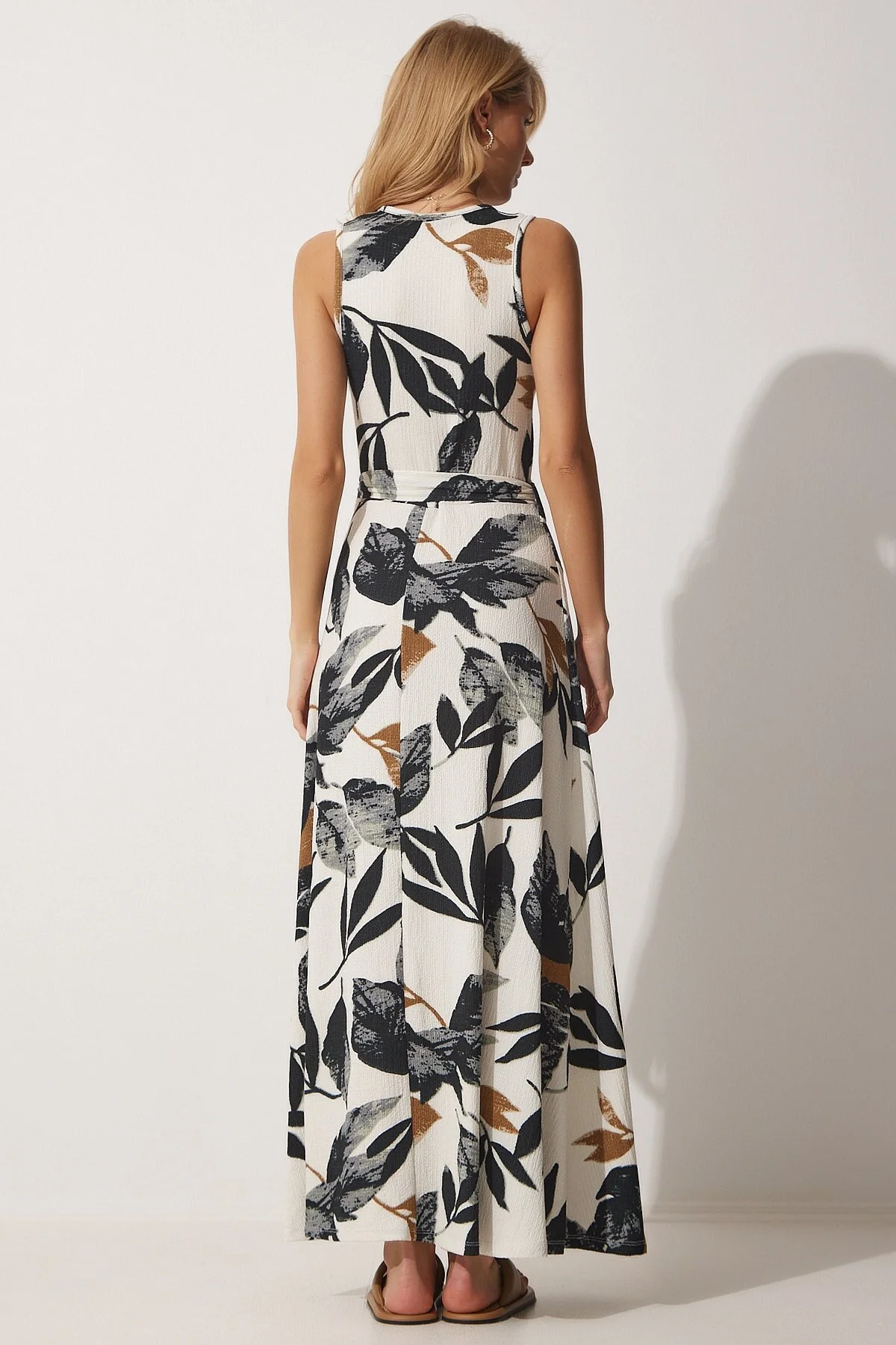 Happiness İstanbul  Damen-Sommerstrickkleid mit Wickelkragen und cremefarbenem Blumenmuster in Grün ZH00016