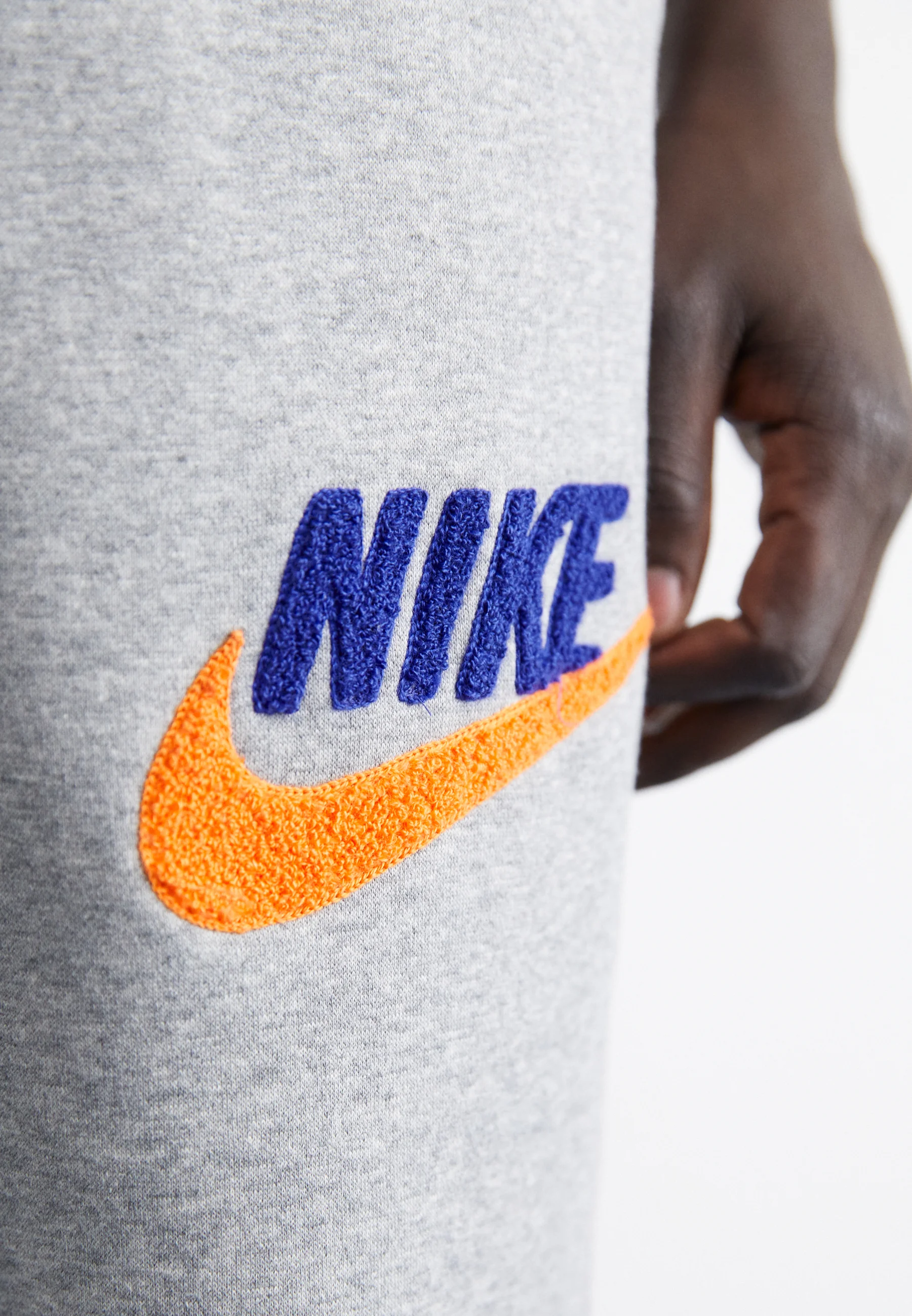 Nike Sportswear CLUB JOGGER - Pantalones de chándal