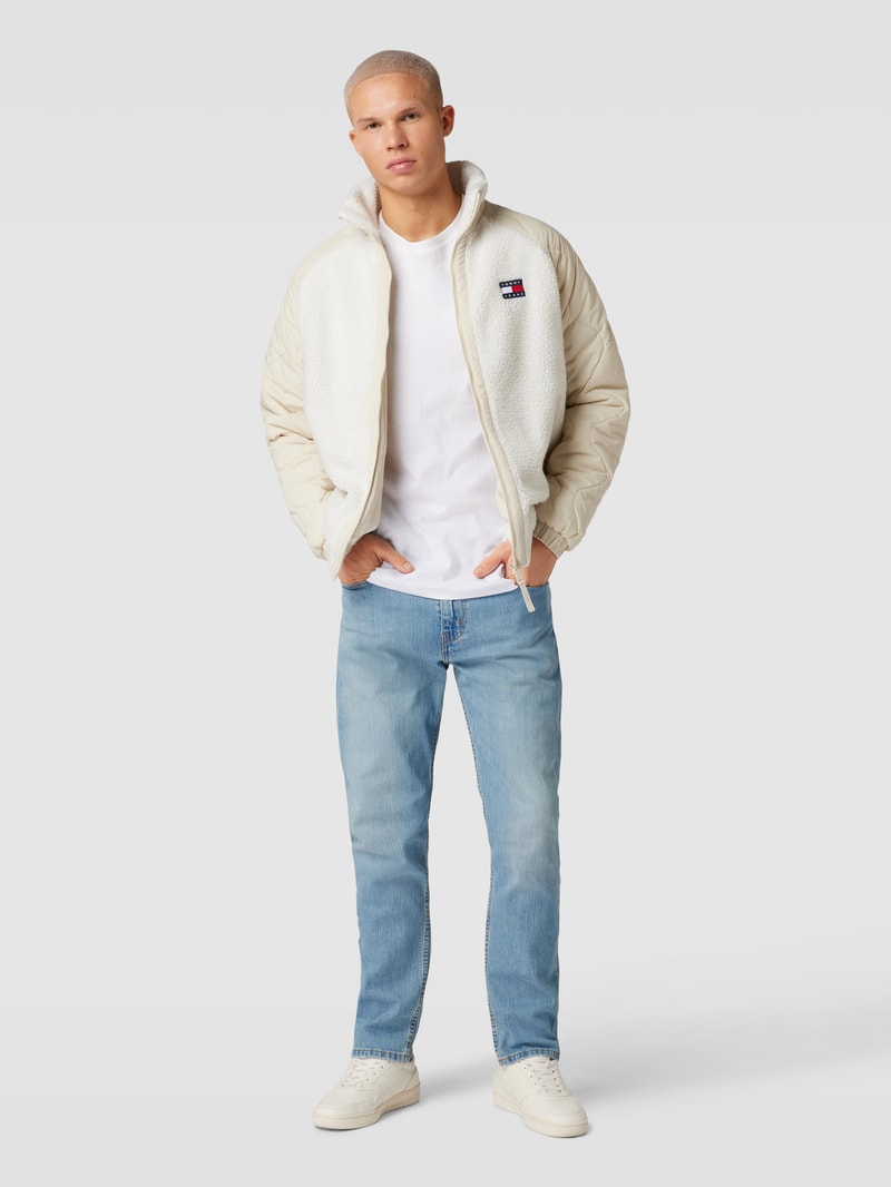 Jeans mit Knopf- und Reißverschluss in jeans