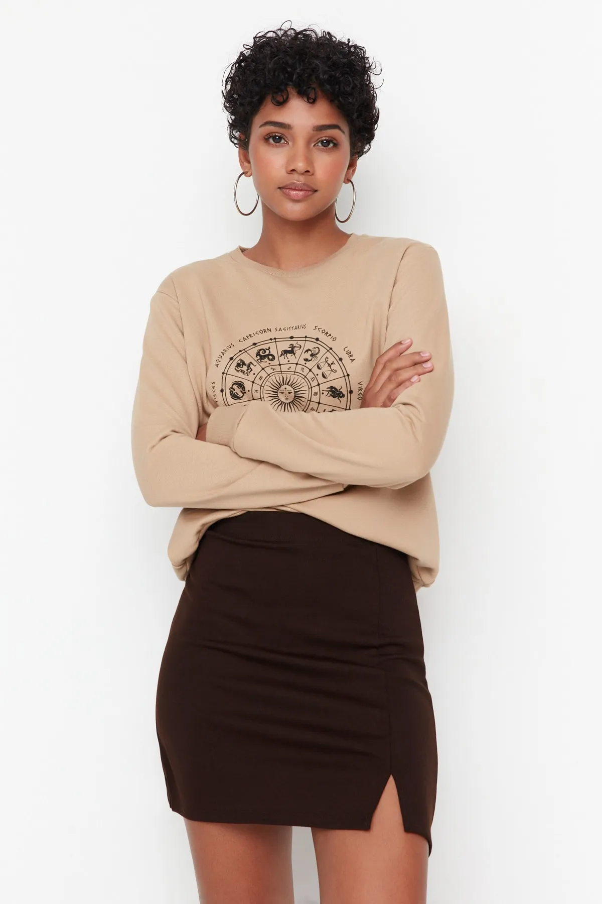 Trendyol Collection  Brauner Mini-Strickrock mit Schlitz und hoher Taille TWOAW23ET00045