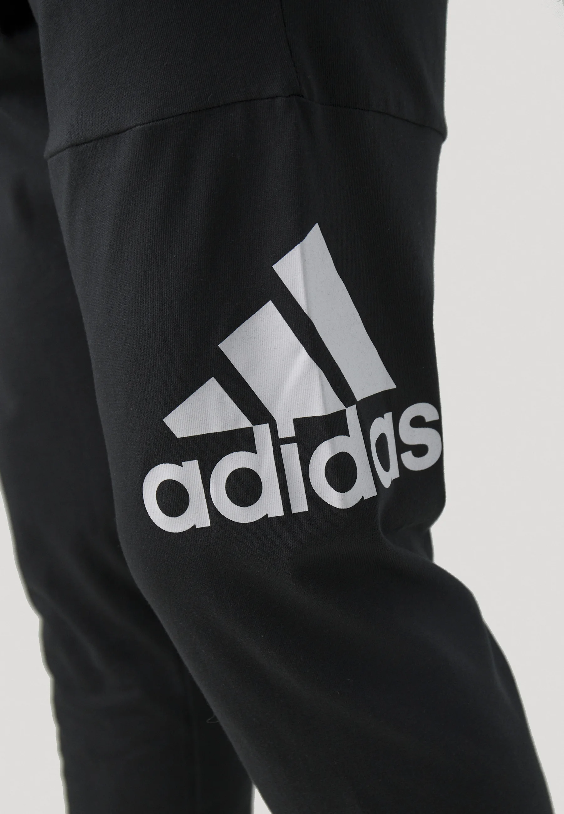 adidas Sportswear ESSENTIALS SINGLE TAPERED PANTS - Pantalones deportivos