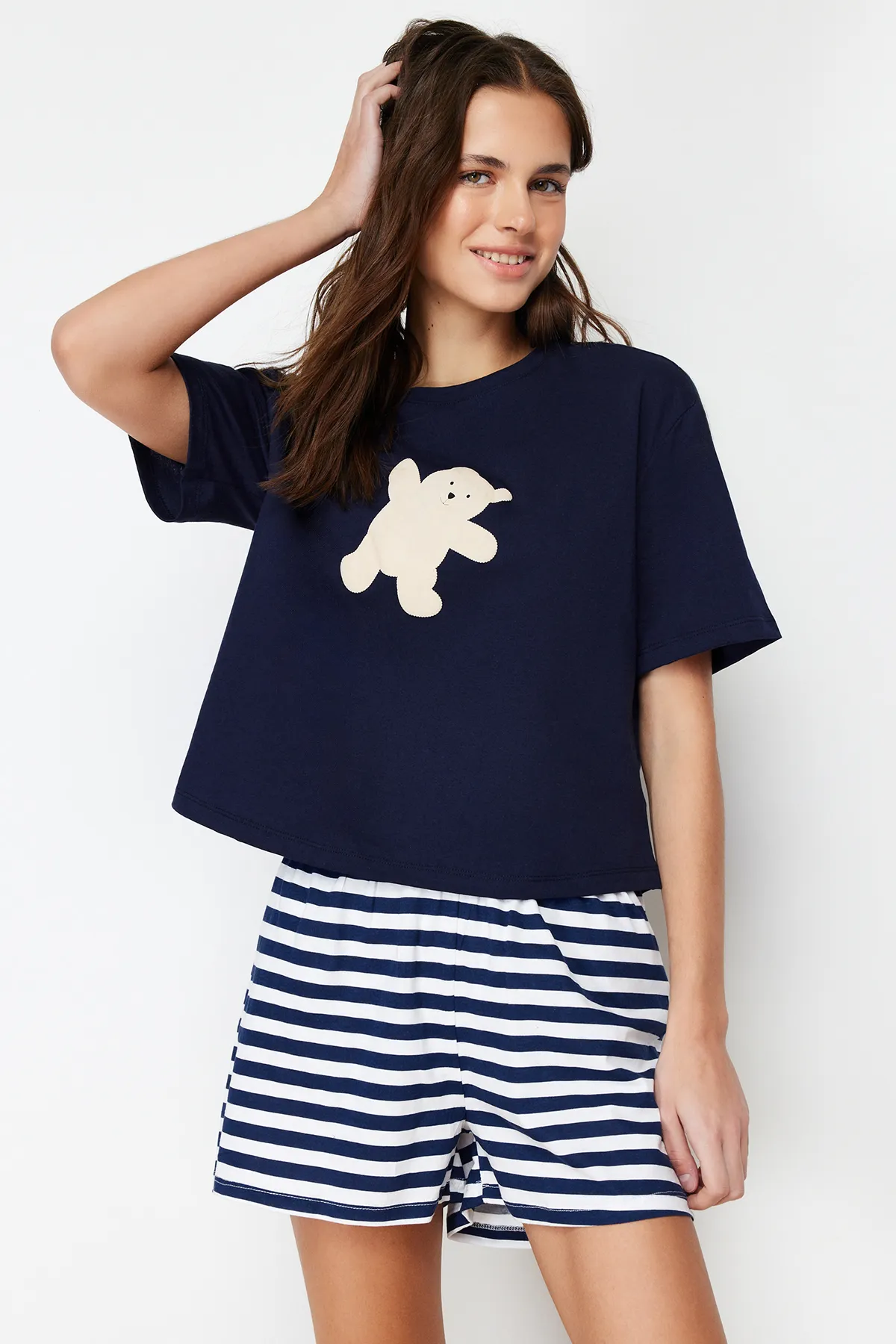 Trendyol Collection  Marineblaues Strick-Pyjama-Set aus 100 % Baumwolle mit Teddybär-Aufdruck THMSS24PT00039
