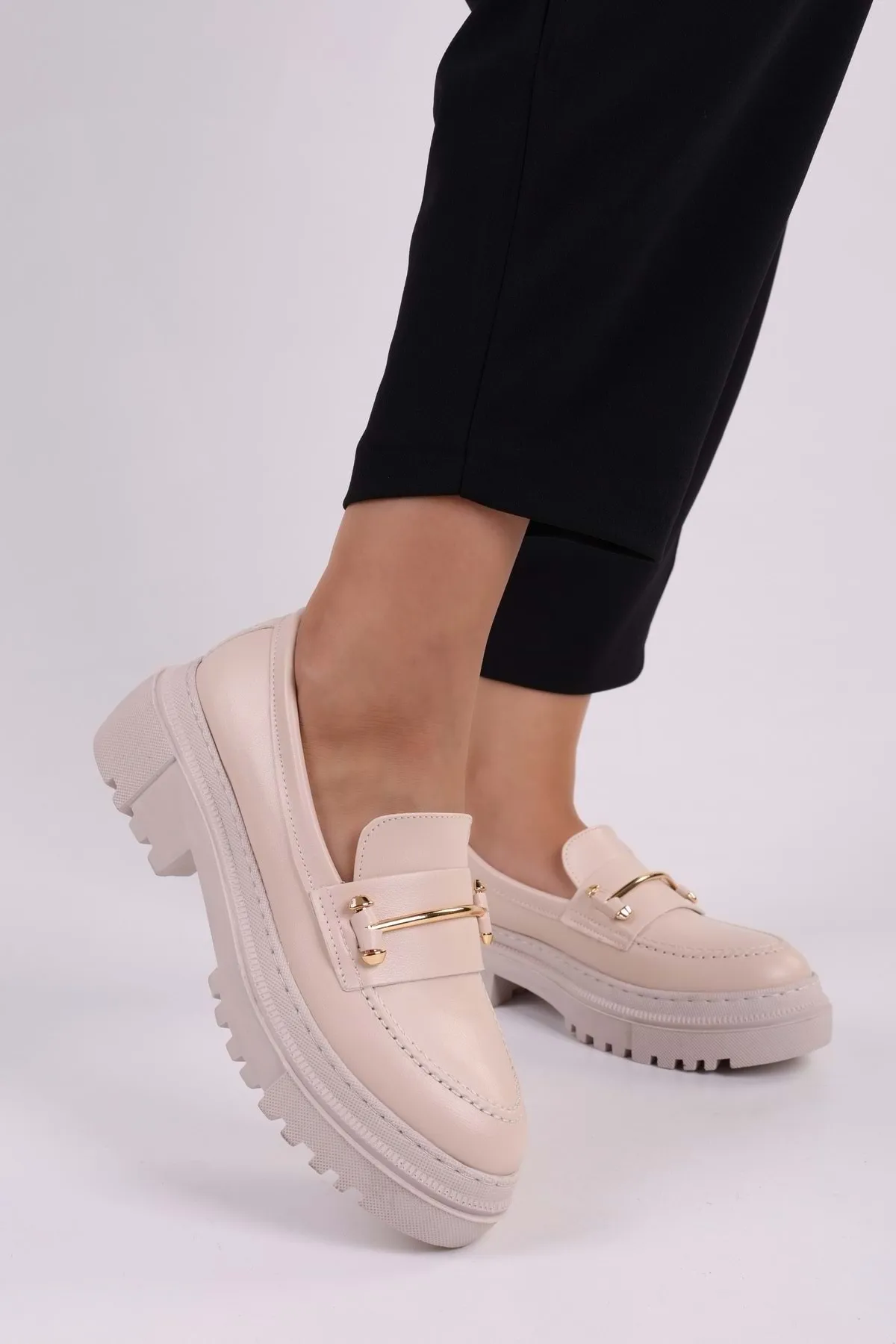 Shoeberry  Damen-Loafer „Luis Beige Skin Daily“ mit dicker Sohle und Schnalle