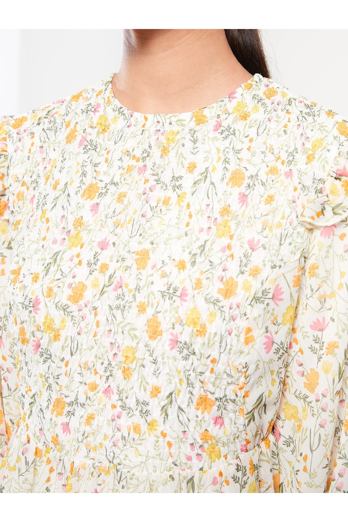 LC Waikiki  Geblümtes Chiffon-Damenkleid mit Rundhalsausschnitt und langen Ärmeln