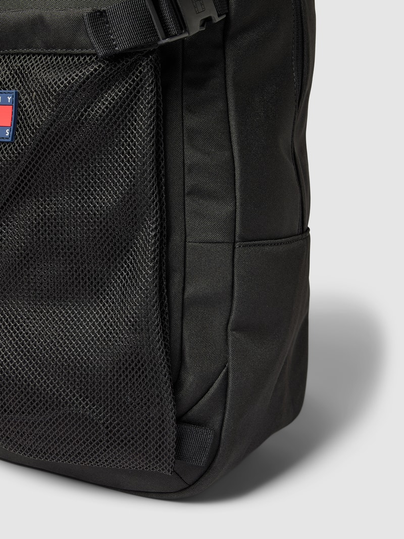 Rucksack mit Label-Patch in schwarz