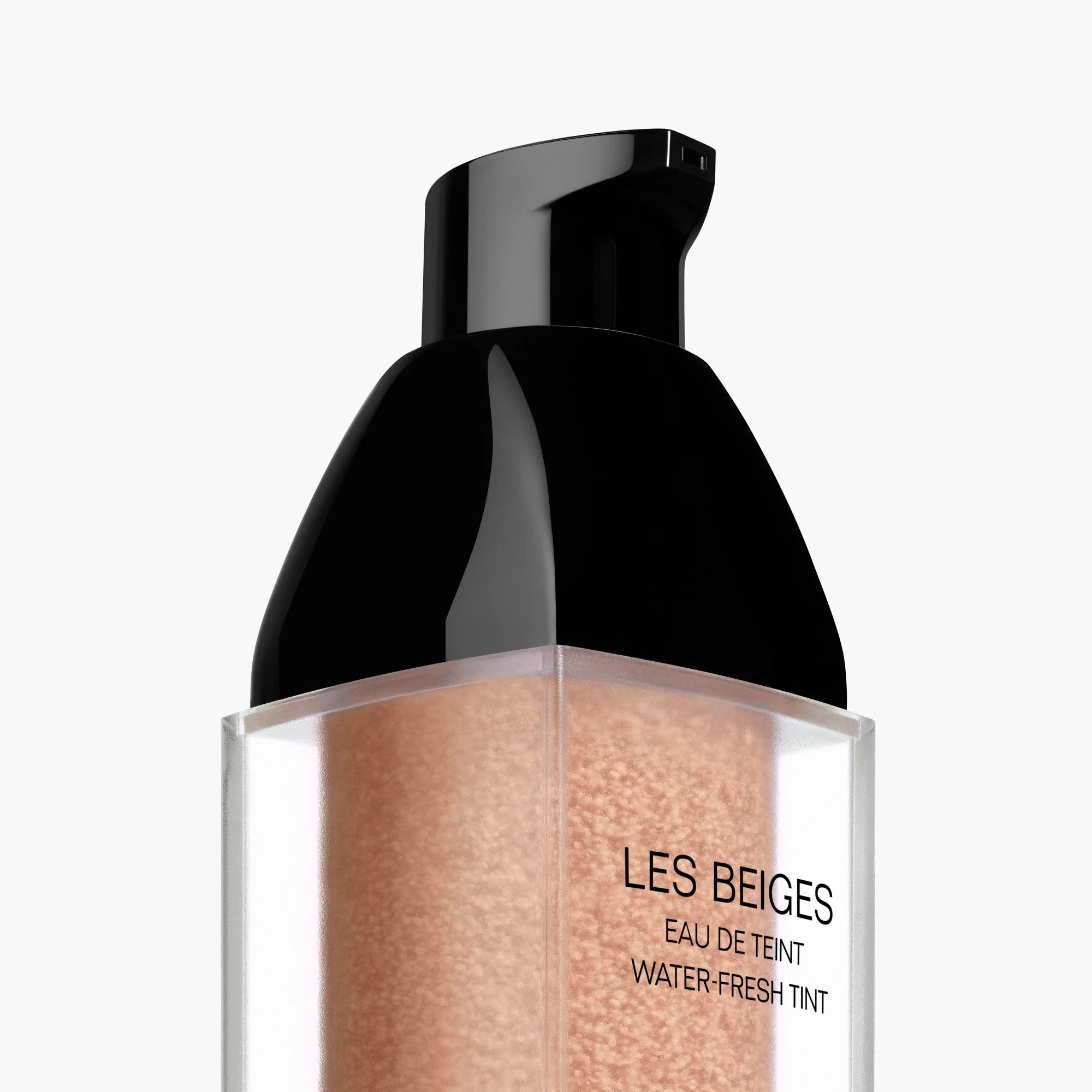 LES BEIGES EAU DE TEINT - OJOS FRESCOS CON MICROESFERAS DE PIGMENTO. EFECTO PIEL DESNUDA. RESULTADO RADIANTE Y NATURAL.