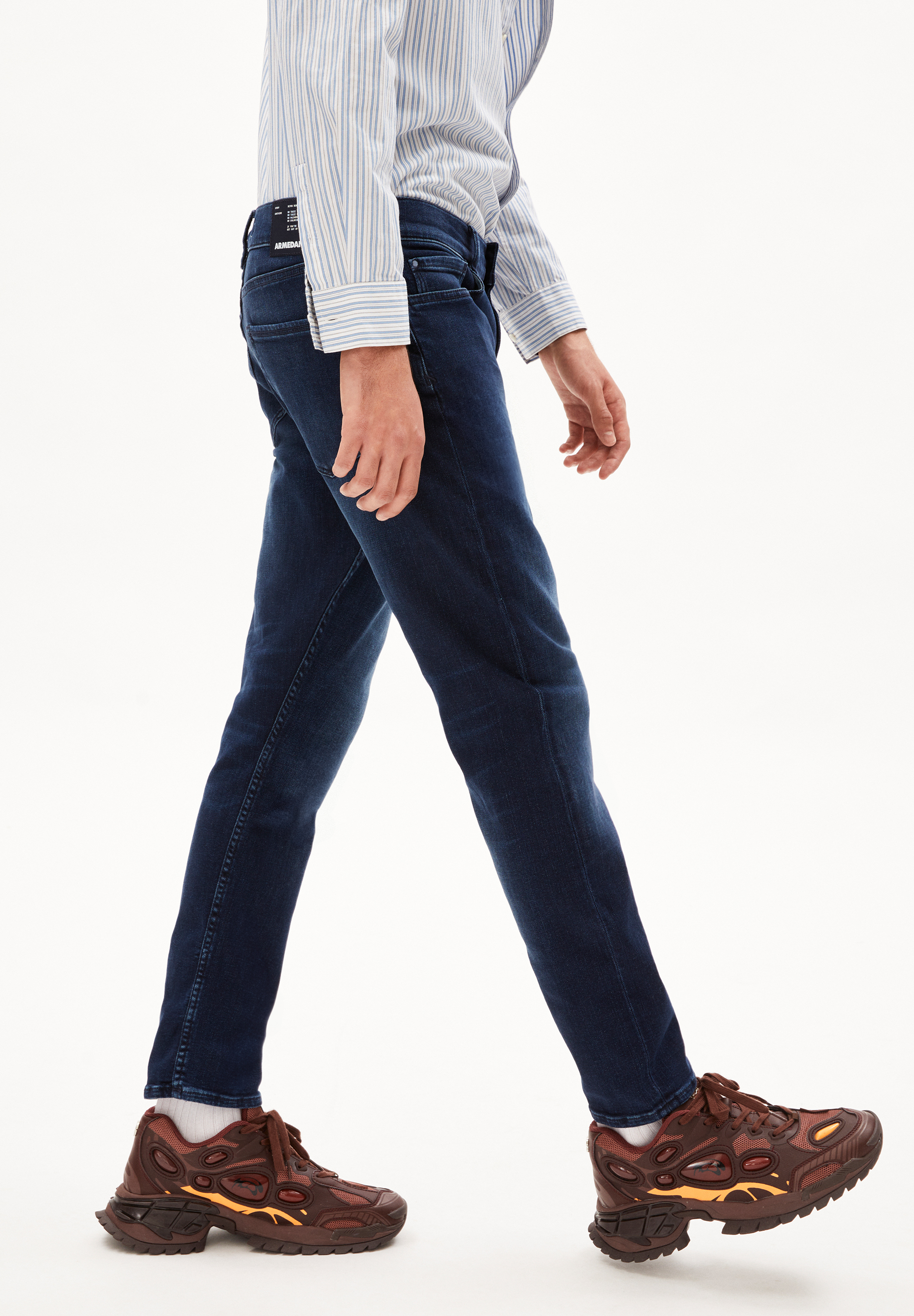Tapered Leg Mid Waist aus Bio-Baumwoll Mix