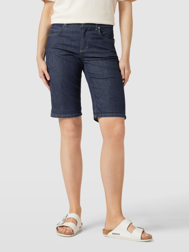 Jeansshorts mit Label-Patch in blau