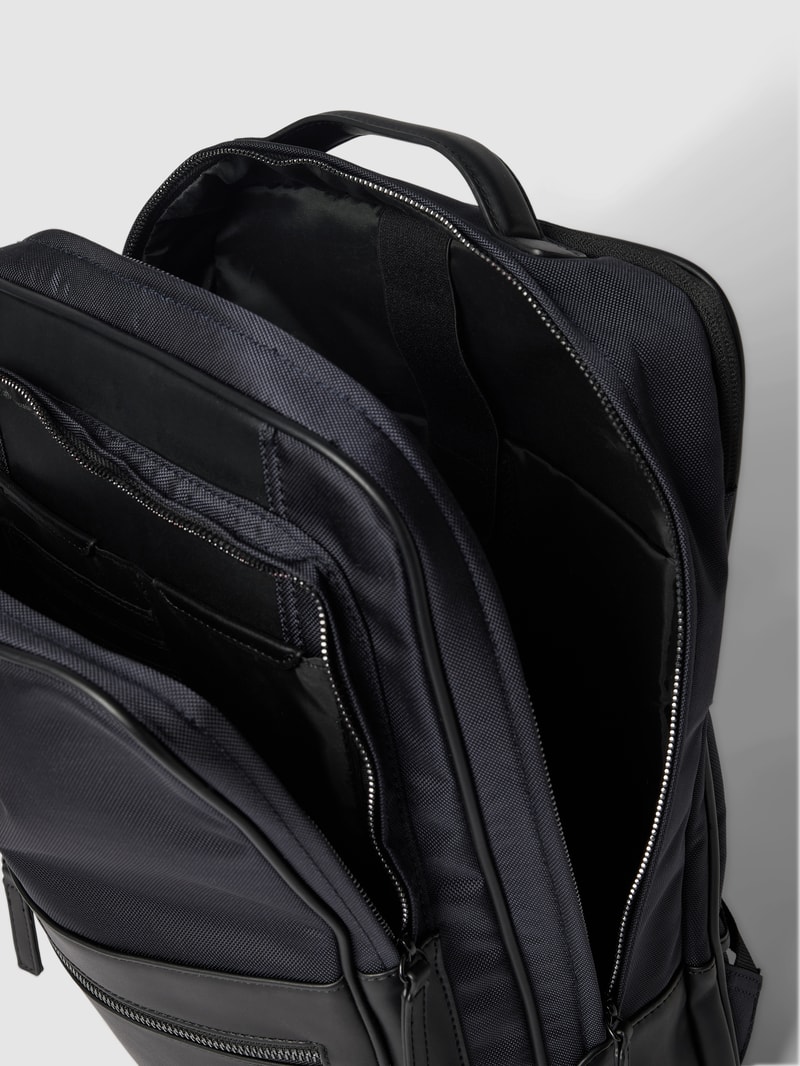 Rucksack mit tonalem Besatz in marineblau