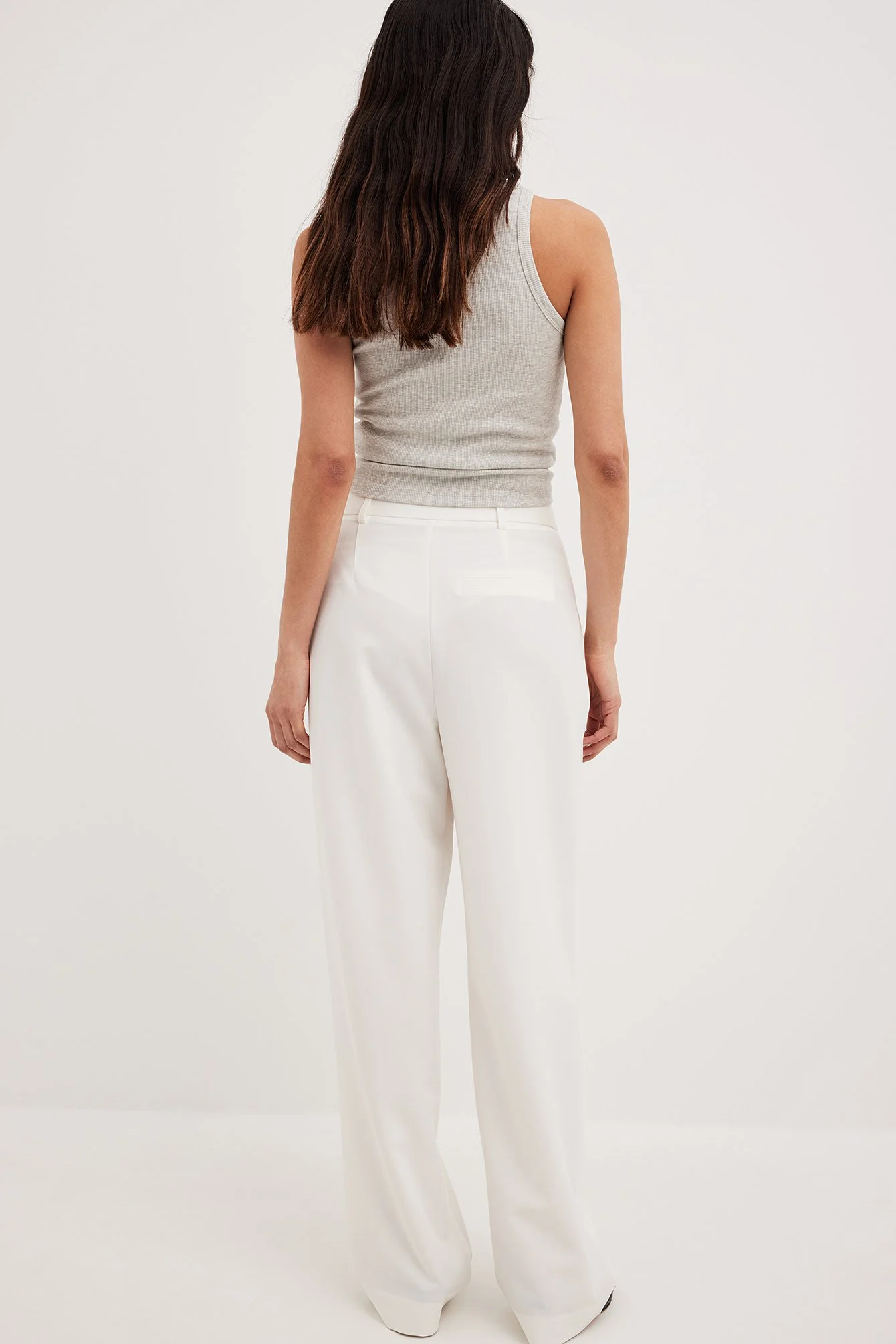 Weite Hose mit hoher Taille und Bundfalten