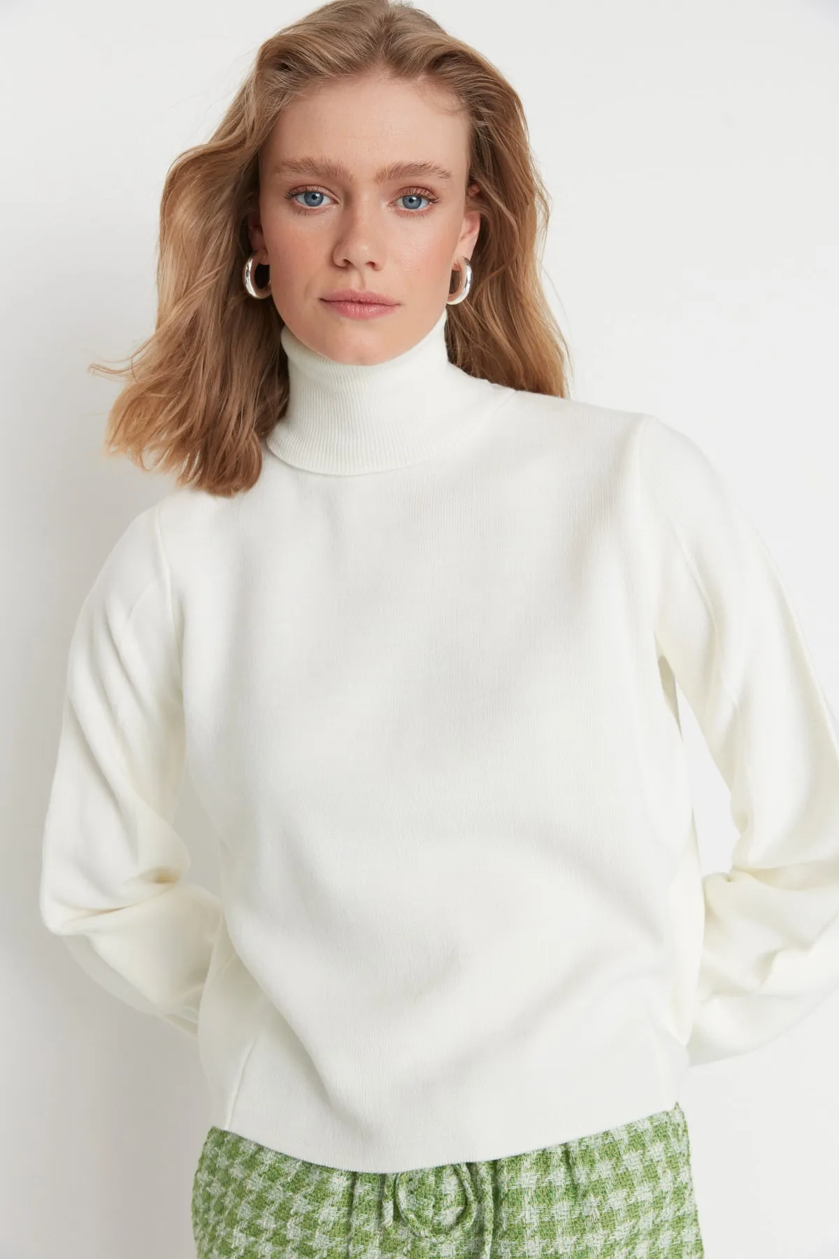 Trendyol Collection  Ecru Basic Rollkragenpullover TWOAW21KZ0485