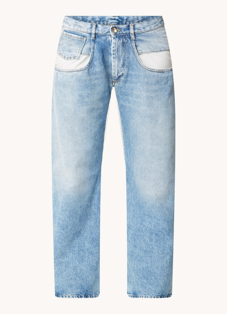 Blugi drepți cu talie înaltă de la Maison Margiela, într-o culoare deschisă.