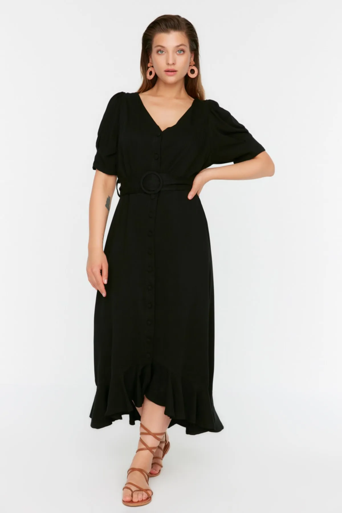 Trendyol Curve  Schwarzes gewebtes Kleid mit Gürtel TBBSS22EL3021