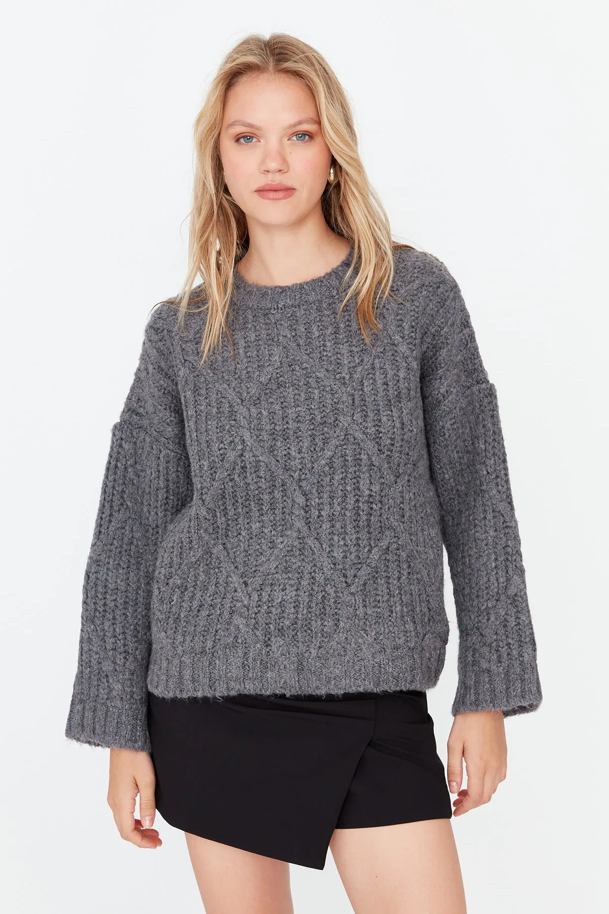 Trendyol Collection  Anthrazitfarbener, weich strukturierter Strickpullover mit weiter Passform TWOAW23KZ01373