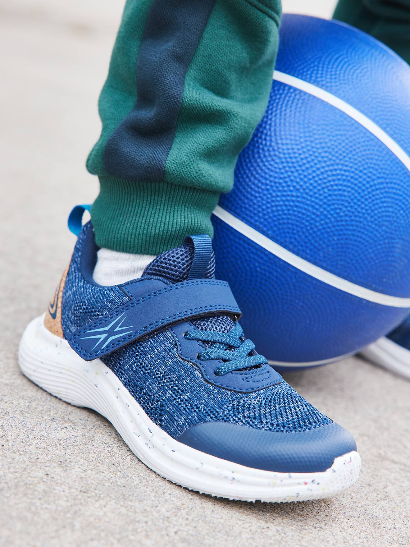 Baskets légères lacées et scratchées enfant bleu
