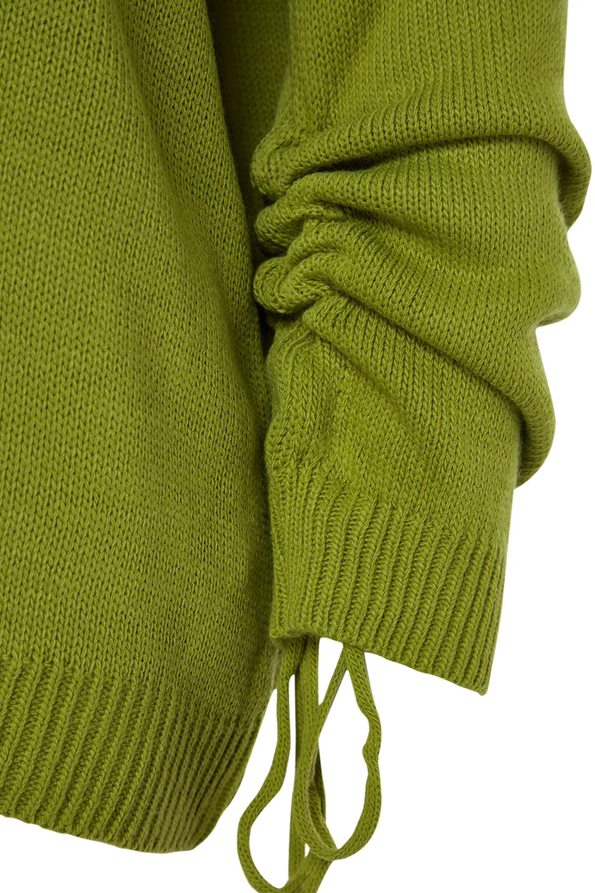 Trendyol Curve  Pistaziengrüner, geraffter Strickpullover mit V-Ausschnitt und Ärmeln TBBAW23AN00023