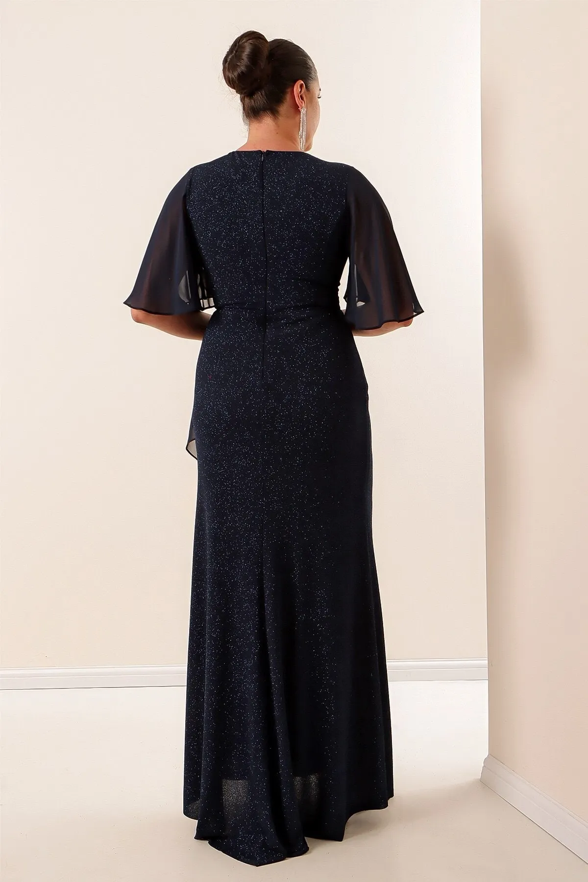 By Saygı  Chiffon-Ärmel, seitliche Steine, Accessoires, gefüttert, Übergröße, silbriges langes Kleid, große Größenauswahl, Saks