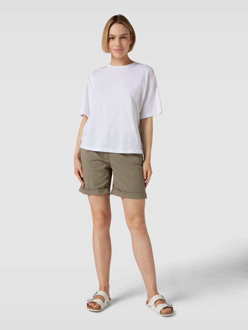 Straight Fit Bermuda mit Anhänger in metallic Modell 'JACQUELINE' in olivgrün