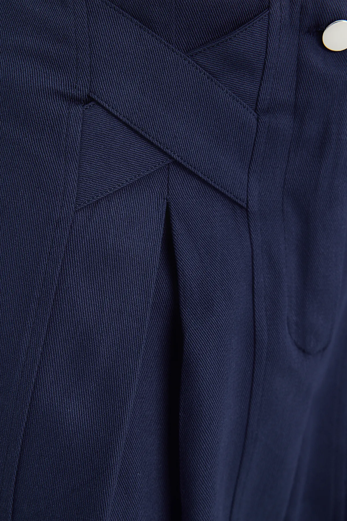 Trendyol Collection  Marineblaue, gewebte Hose aus Baumwolle mit Karottenmuster und detaillierten Streifen TWOAW22PL0342