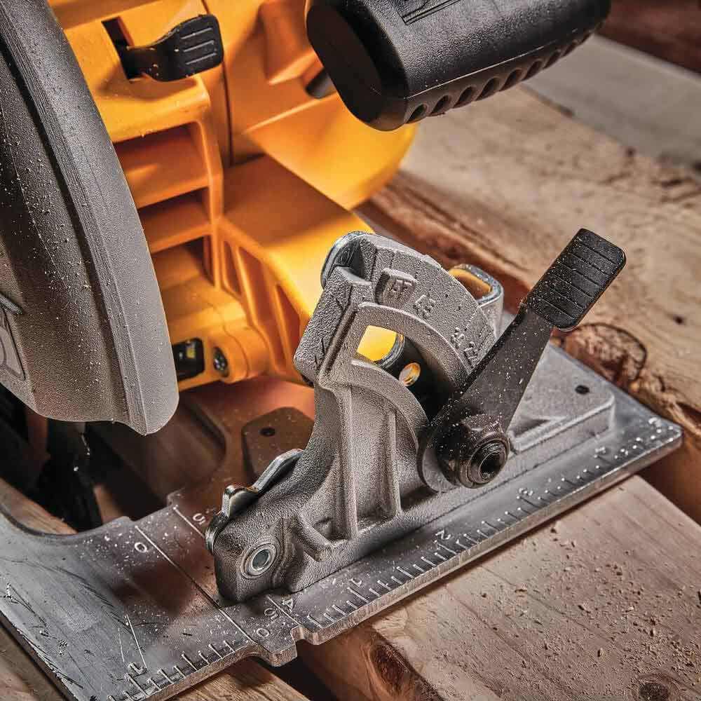 DEWALT 18V Brushless XR FLEXVOLT Advantage 6.0AH Circular Saw Kit DCS573T1-XE