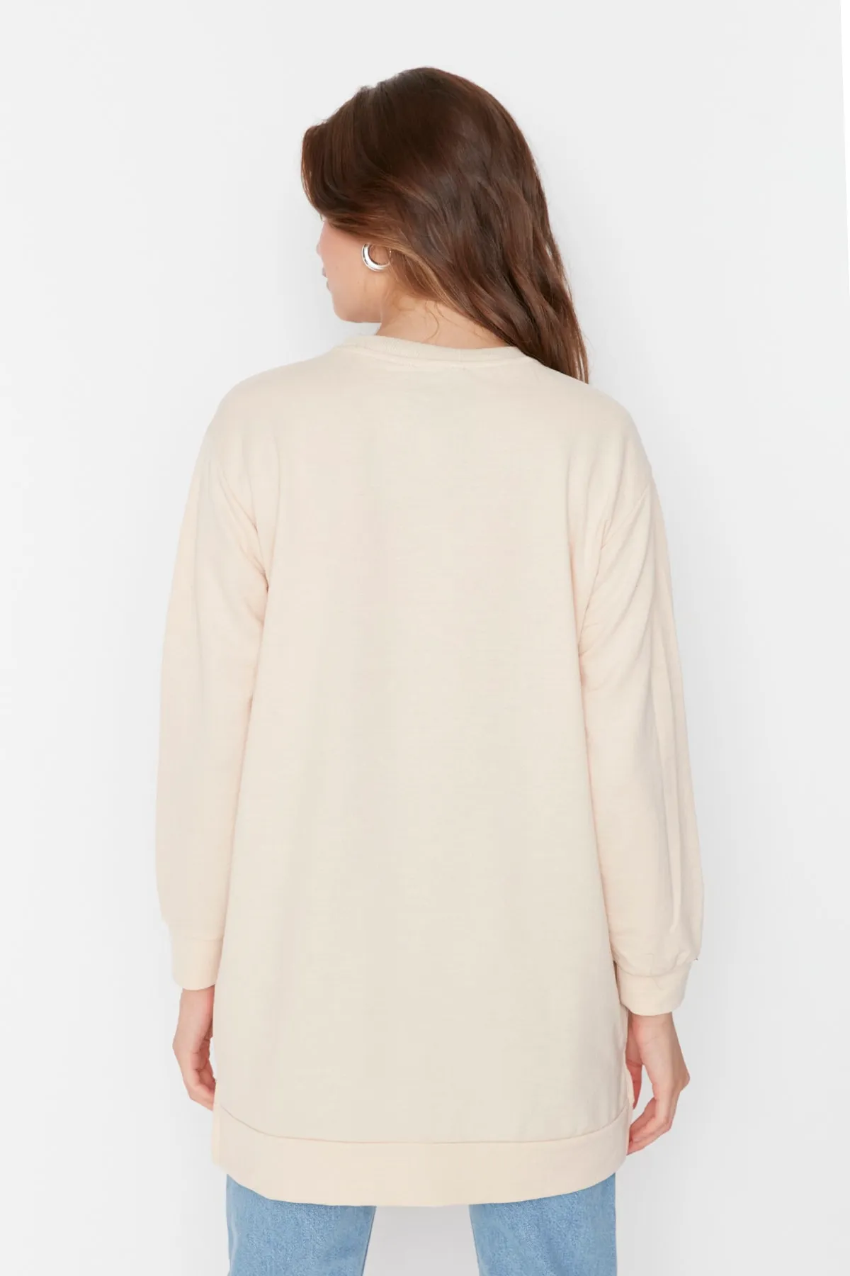 Trendyol Modest  Cremefarbene Stricktunika mit Rundhalsausschnitt und Steindetail TCTSS22TN0072