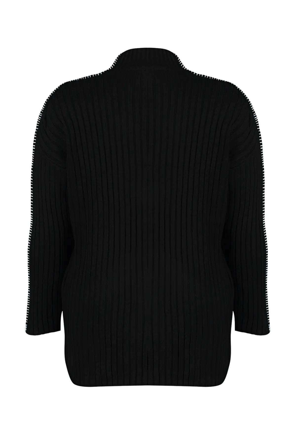 Trendyol Curve  Schwarzer Strickpullover mit Nähten und detaillierten Details TBBAW24AN00096