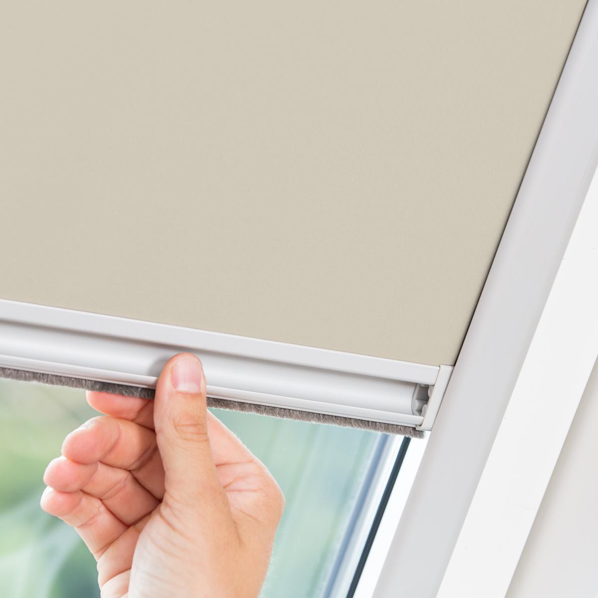 Lichtblick Dachfensterrollo Skylight, Thermo, Verdunkelung, Creme, 61,3 cm x 100 cm (MK06)