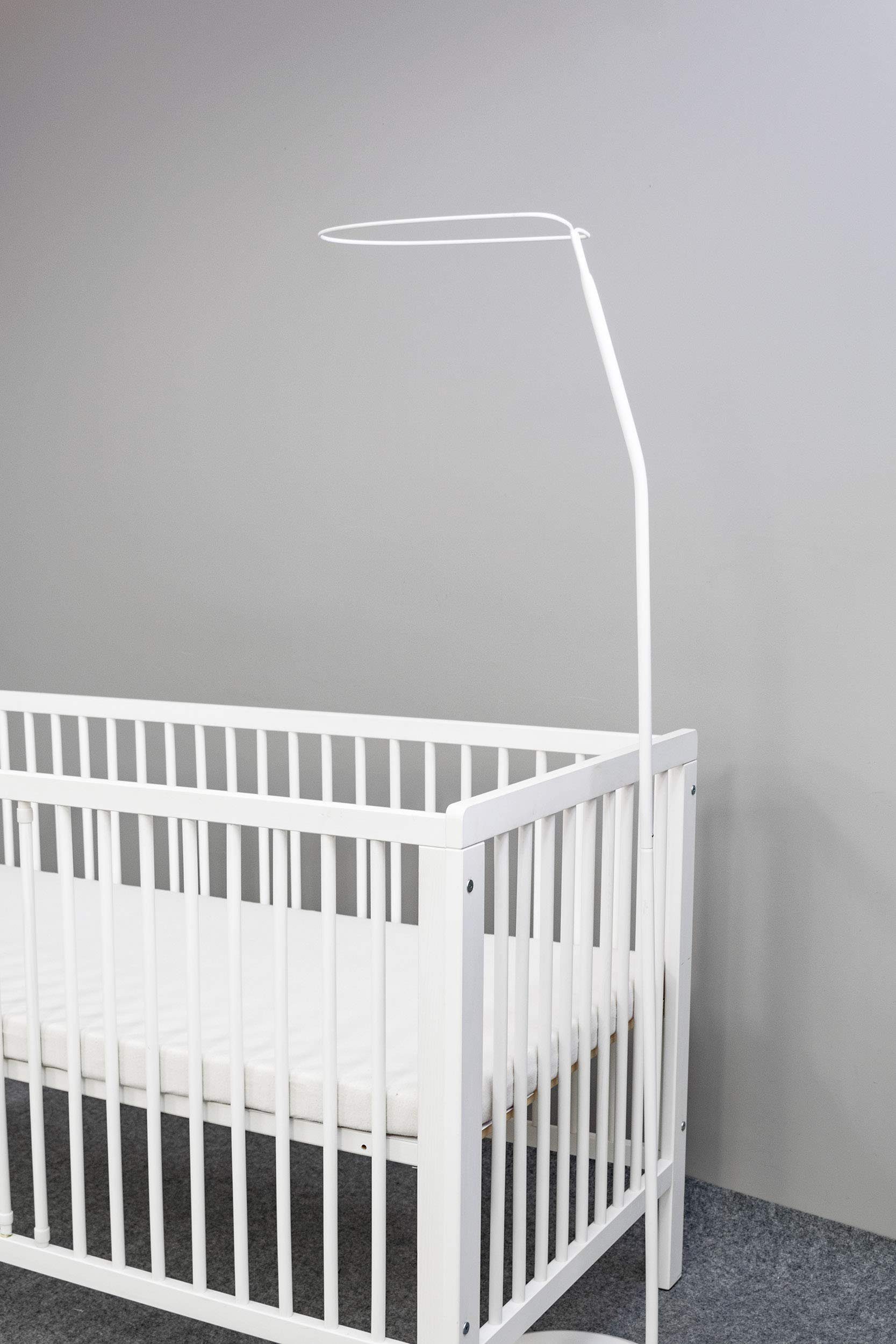 Himmelstange (Made in EU) freistehender Himmelhalter, Schleierhalter für Babybett; Kinderbett; Stubenwagen; Wiege, lackiertes Metall in weiß Lange ca.: 150cm, leicht umstellbar, Amilian, freistehend