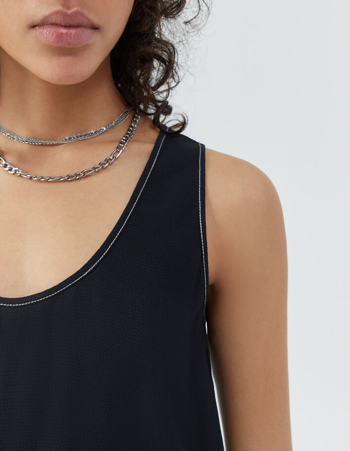 Top en crêpe noir surpiqûre bijou col femme