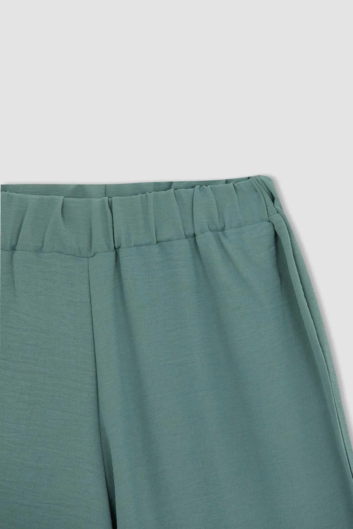 DeFacto  Langärmliges Hemd mit normaler Passform und Hose mit elastischem Bund