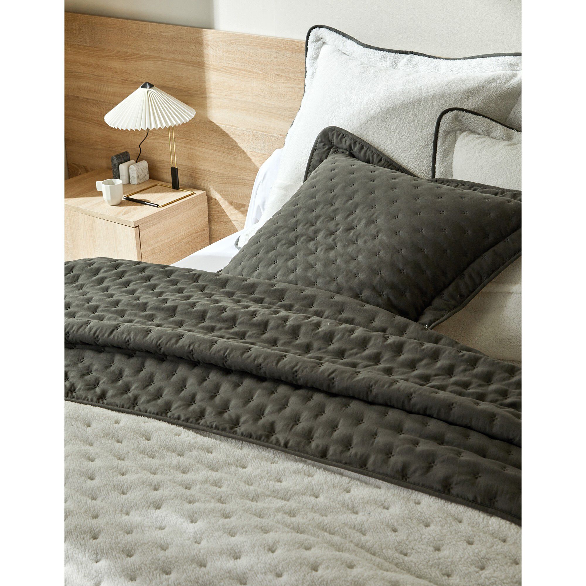 Couvre-lit réversible microfibre matelassée/sherpa