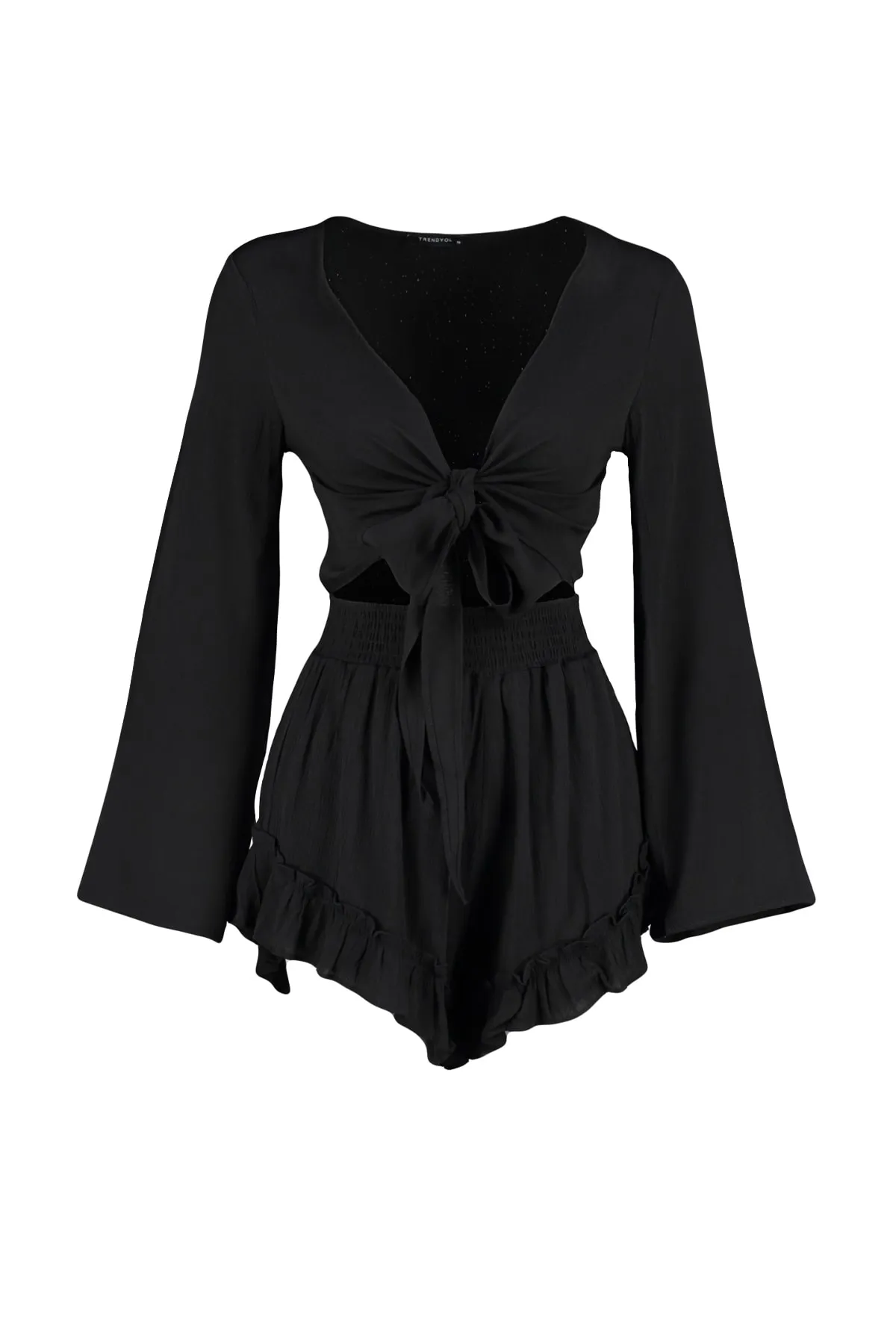 Trendyol Collection  Schwarzes Set aus gewebter Rüschenbluse und Shorts TBESS23AU00027