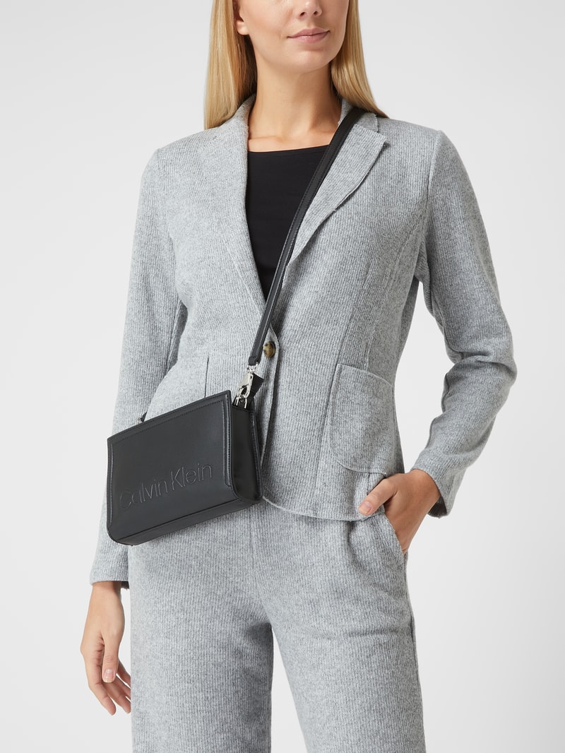 Crossbody Bag in Leder-Optik in schwarz