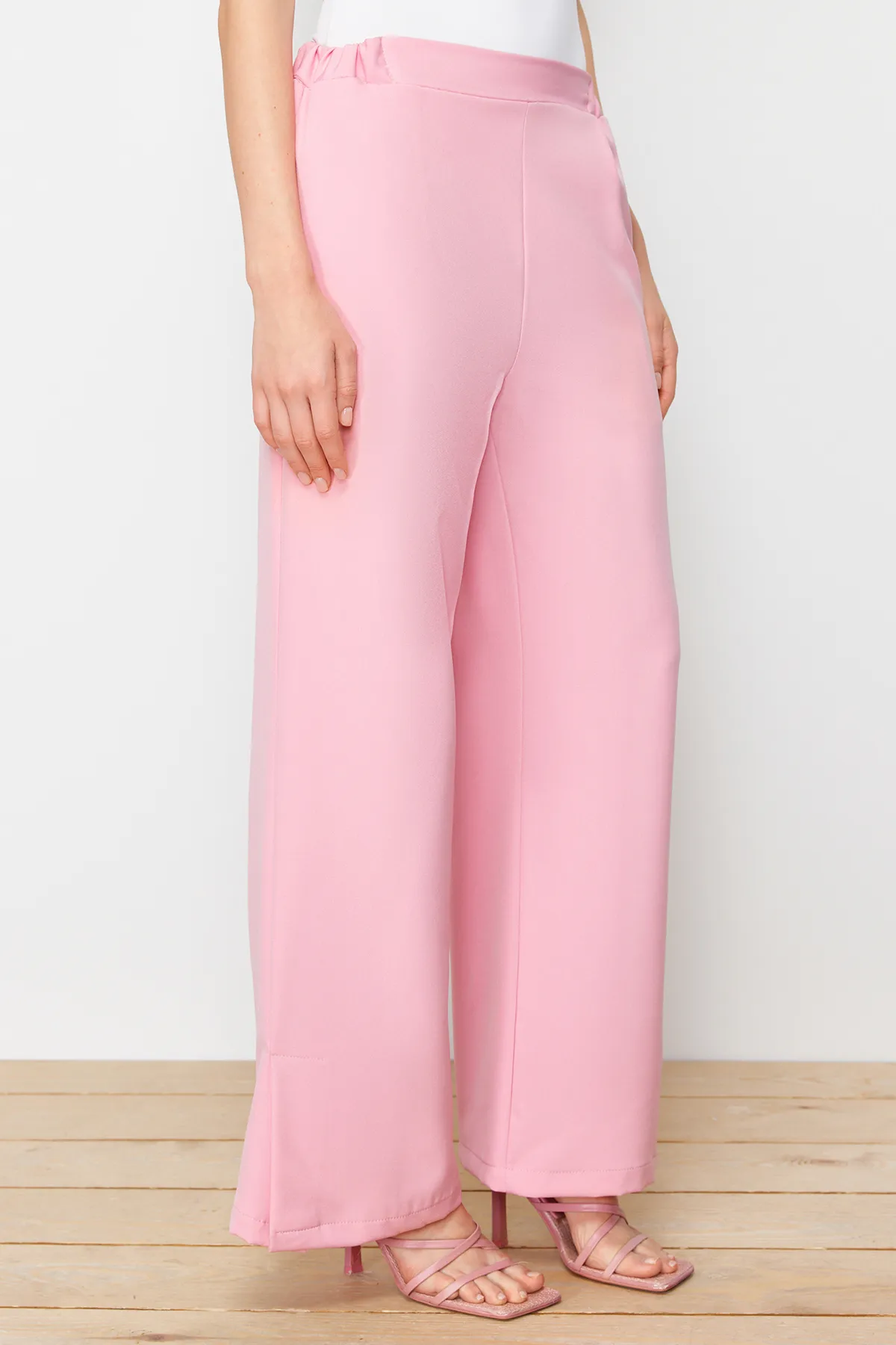Trendyol Modest  Rosa Set aus Jacke, Hose und Oberteil aus Krepp mit Perlendetails TCTSS24US00011