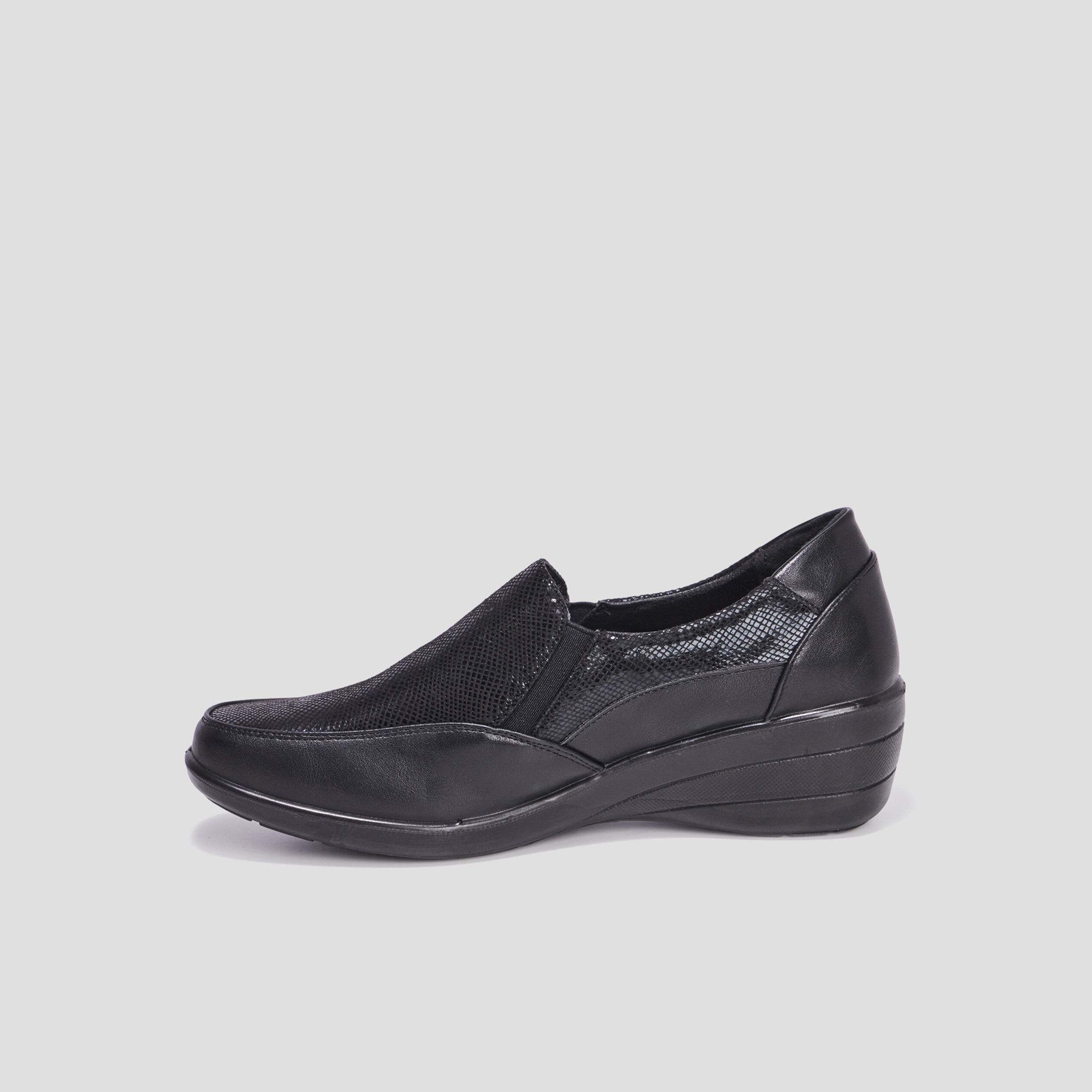 Loafers pied large Confortissimo noir femme | La Halle