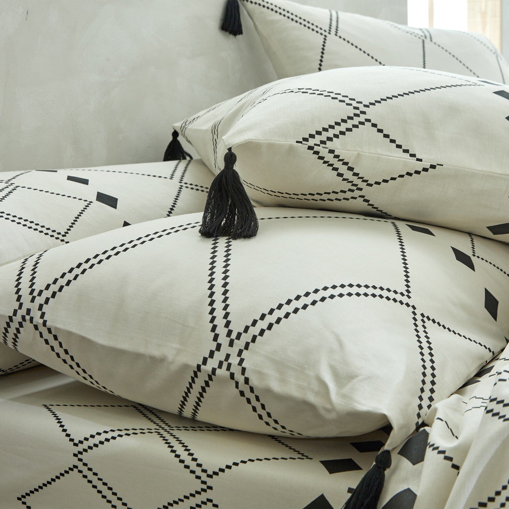 Linge de lit Massaï coton à motifs graphiques et finitions pompons