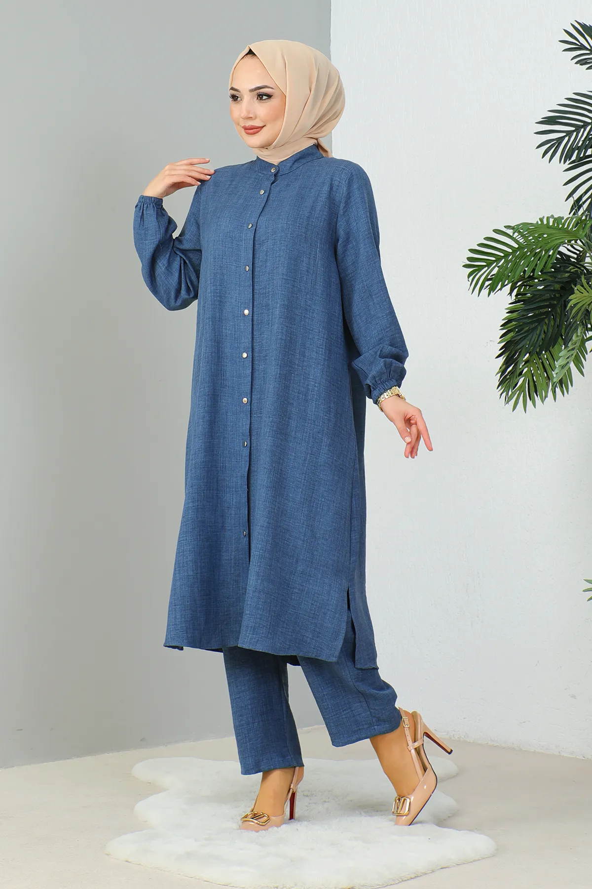 MODAQU  Indigoblaues Set aus Tunika und Hose mit Richterkragen